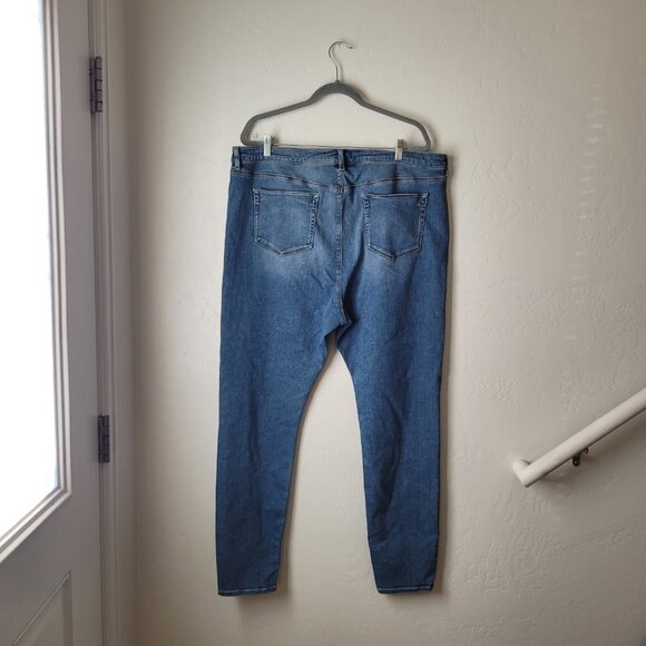 Asos Light Wash Straight Leg Plus Size Jeans - Picture 7 of 8